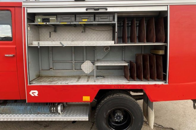 Steyr hasicské vozidlo/ hasicská cisterna 4×2 manuál VIN 194