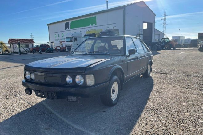 Tatra T613 V8 , manuál, VIN 022