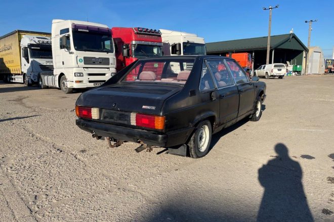 Tatra T613 V8 , manuál, VIN 022