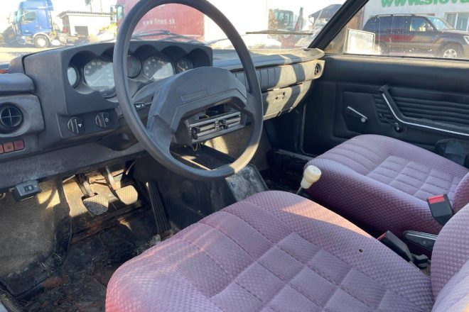 Tatra T613 V8 , manuál, VIN 022