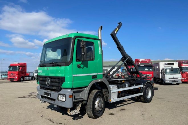 Použitý Mercedes Benz ACTROS 1832 4×4 Hákový natahovac kontajnerov EURO 3, poloautomat, na predaj — foto 5
