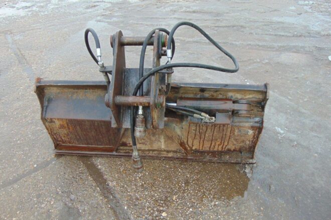 Použitý Svahovacia lyžica KOMATSU, hydraulická natácacia lyžica, šírka 136cm, cena: 1900€, na predaj — foto 2