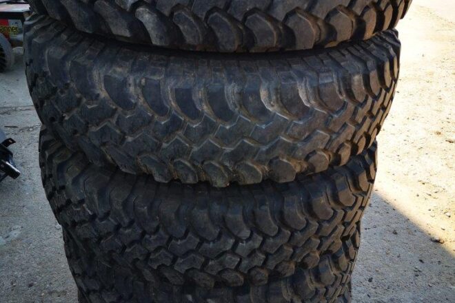 BF Goodrich Mud-Terrain T/A LT 235/85 R16 120/116 Q, s diskami 5x139,7, stav pneu 80%, 1ks, cena: 120€
