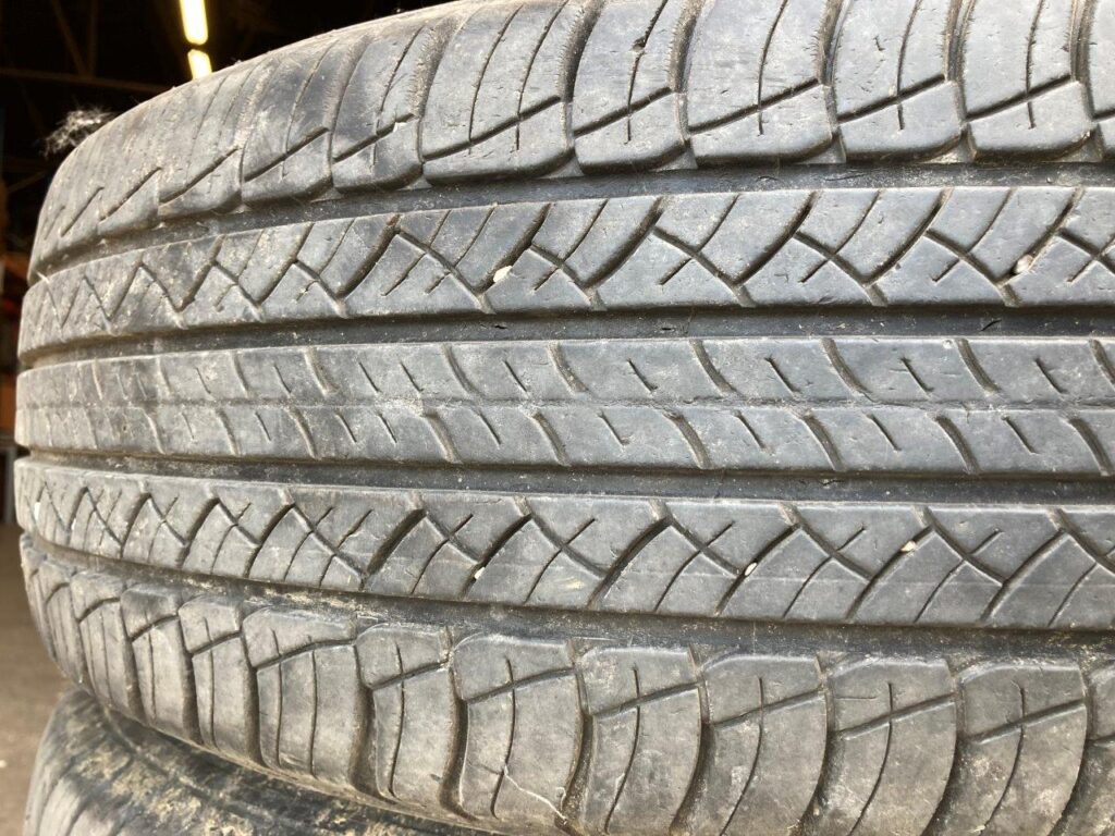Michelin Latitute Tour HP 225/65 R17 102H. 4ks dezén 4mm , cena: 50€ / sada