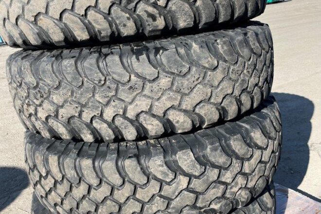 BF GOODRICH MUD TERRAIN A/T 235/85 R16