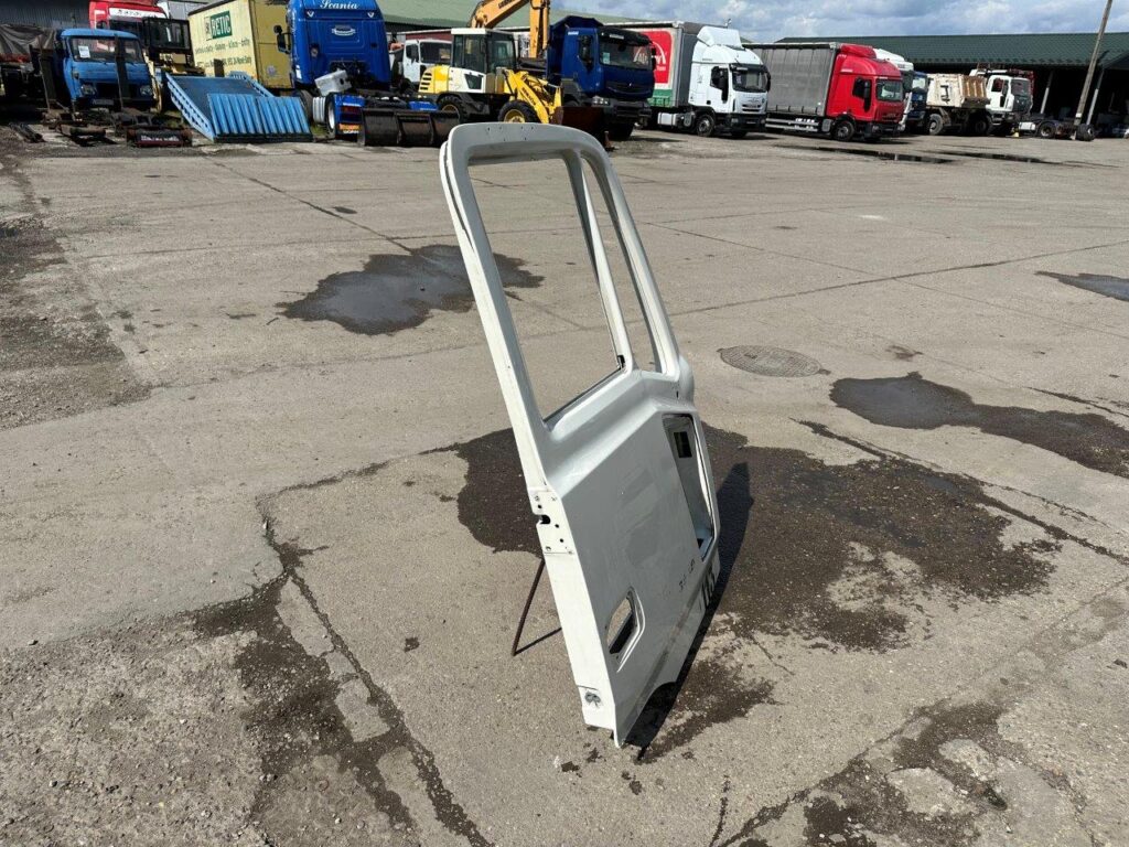 Dvere pravé na Iveco Astra r.v.2010, cena: 150€