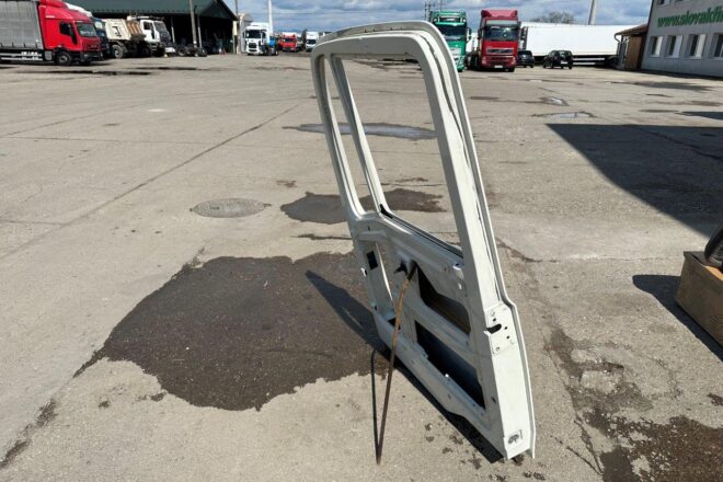 Dvere pravé na Iveco Astra r.v.2010, cena: 150€