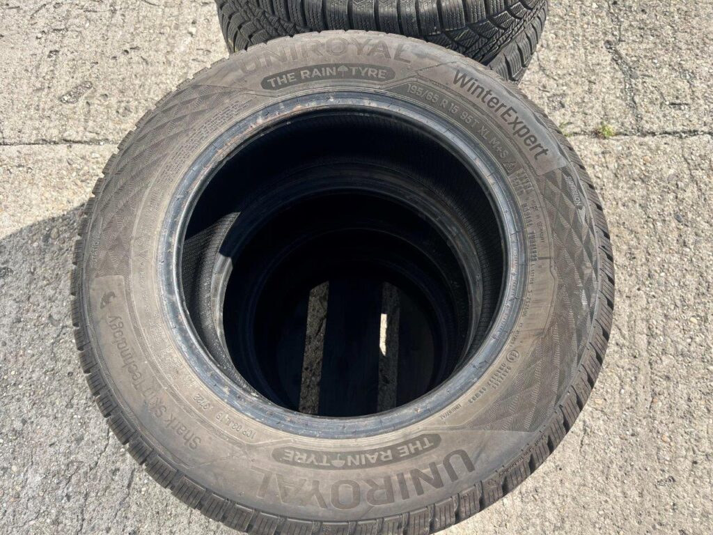 Uniroyal Winter Expert 195/65 R15 95T XL, 4ks, dezén 90% , E2-0, CENA : 30 EUR/kus