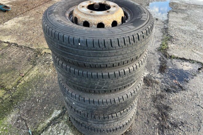 Pirelli Carrier 225/75 R 16 C