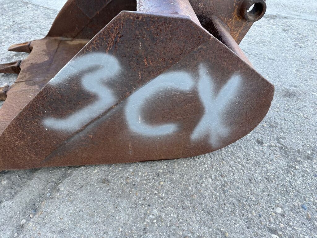 Lyžica na JCB 3 CX, šírka 83 cm, CENA: 250,-EUR, nie je možný odpocet DPH VIN 503