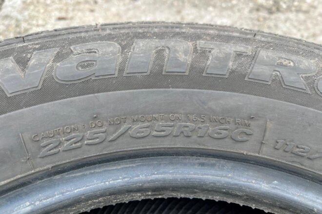 Hankook Vantra LT 225/65 R 16 C, 2 ks, dezén 30%, CENA : 25 EUR/ ks