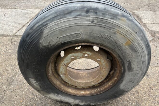 Pirelli ST35 Energy 385/65R22