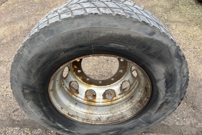 Použitý Michelin XDA2+ Energy 315/70 R 22,5 na disku 1 ks, dezén rezaný 10% B12, na predaj — foto 3