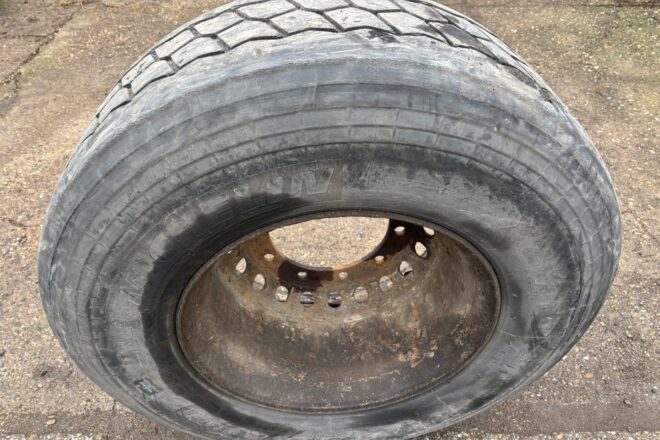 Použitý Michelin XZY 3 Recamic protektor -rezana 385/65 R22,5 na disku, 1 ks, dezén 10% B16, na predaj — foto 2