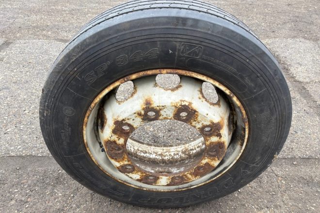 Dunlop SP344 295/60 R 22,5 na disku, 1ks, dezén 40% B17