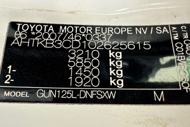 TOYOTA HILUX 2.4 diesel 4X4 Double Cab VIN 615