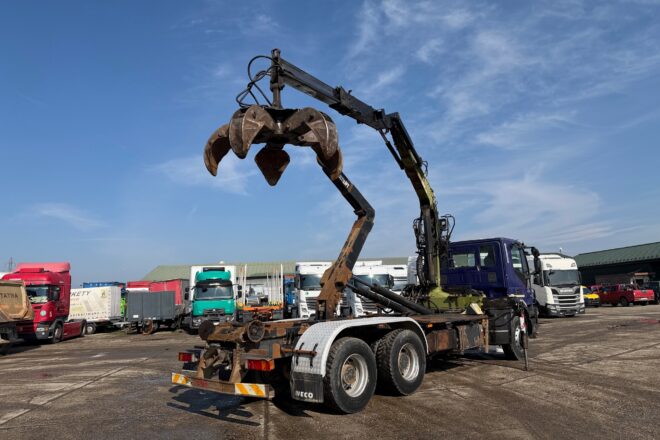IVECO TRAKKER 450 6×4 for containers with crane VIN 424