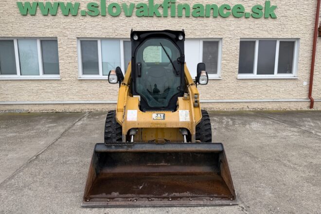 CATERPILLAR 246D šmykom riadený čelný nakladač 4×4 VIN 457