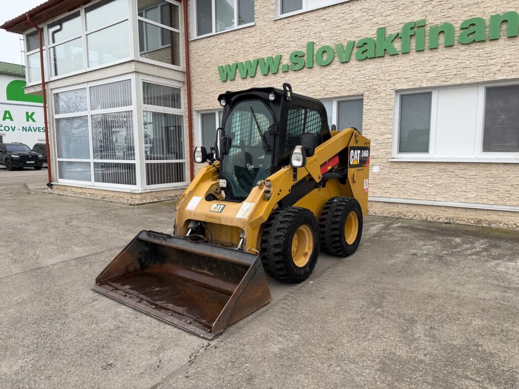 CATERPILLAR 246D šmykom riadený čelný nakladač 4x4 VIN 457