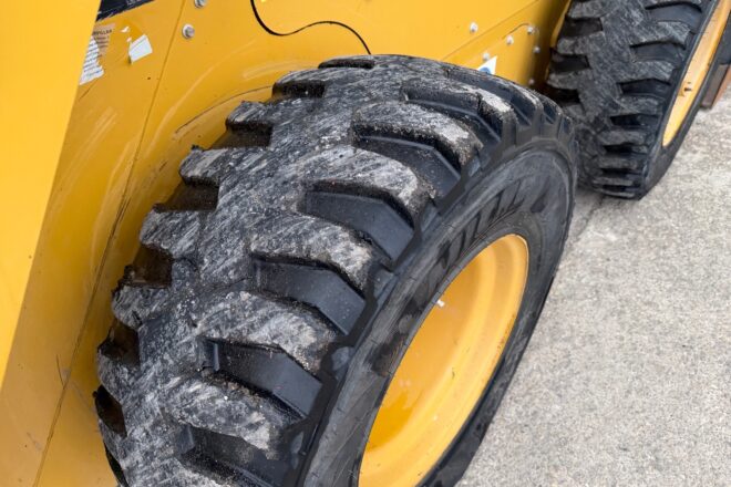 CATERPILLAR 246D šmykom riadený čelný nakladač 4×4 VIN 457