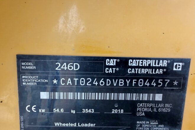 CATERPILLAR 246D šmykom riadený čelný nakladač 4×4 VIN 457