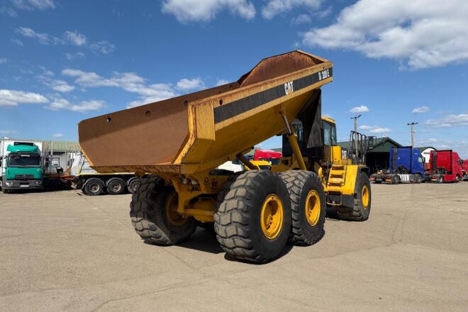 CATERPILLAR D300 dumper onesided kipper 6X6 VIN 411