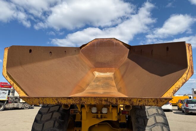 CATERPILLAR D300 dumper onesided kipper 6X6 VIN 411