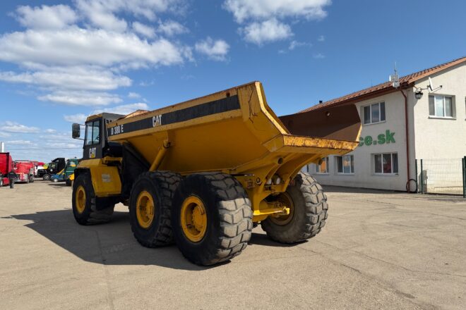 CATERPILLAR D300 dumper onesided kipper 6X6 VIN 411