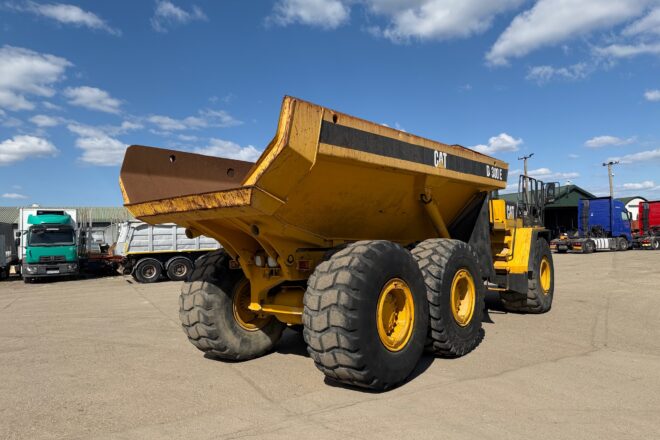 CATERPILLAR D300 dumper onesided kipper 6X6 VIN 411