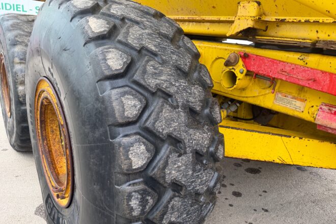 CATERPILLAR D735 jednostranný vyklápač 6×6 dumper VIN 306