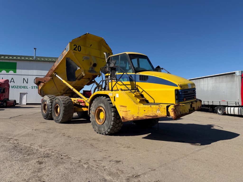 CATERPILLAR D735 jednostranný vyklápač 6x6 DUMPER VIN 235