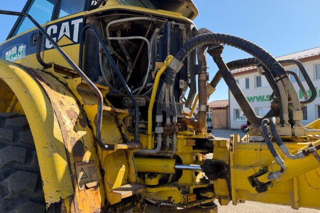 CATERPILLAR D735 jednostranný vyklápač 6×6 DUMPER VIN 235