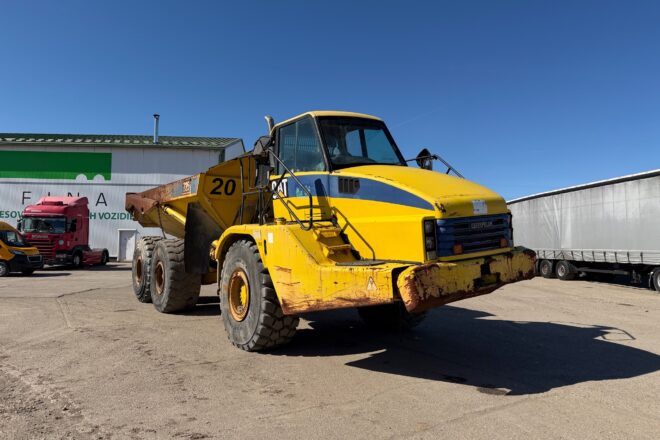 CATERPILLAR D735 jednostranný vyklápač 6×6 DUMPER VIN 235
