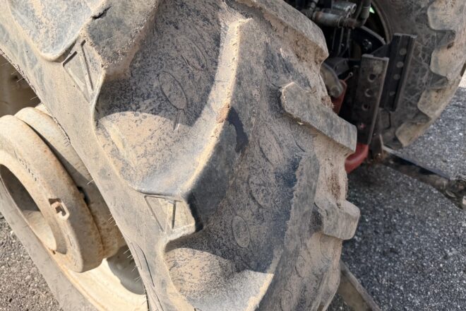 CASE 115 JXU traktor 4×4 2010 VIN 433