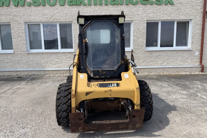 Použitý CATERPILLAR 226B 4x4 šmykom riadený čelný nakladač VIN 001, na predaj — foto 3