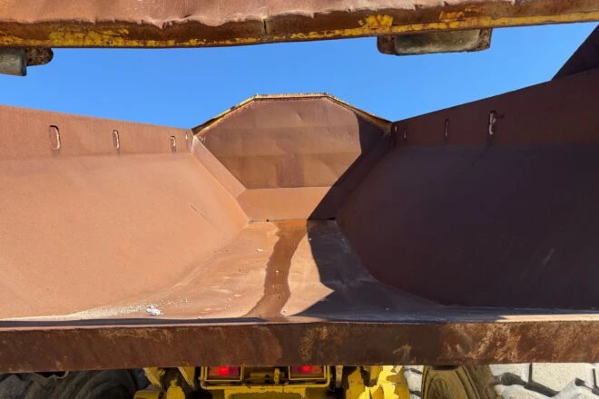 Použitý CATERPILLAR D735 jednostranný vyklápač 6×6 DUMPER, na predaj — foto 8