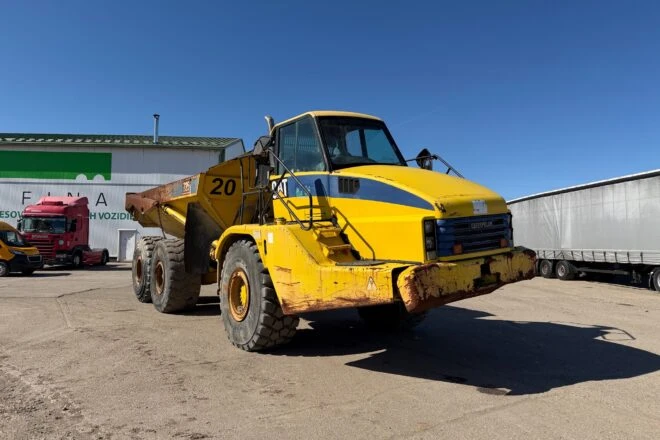 Použitý CATERPILLAR D735 jednostranný vyklápač 6×6 DUMPER, na predaj — foto 3