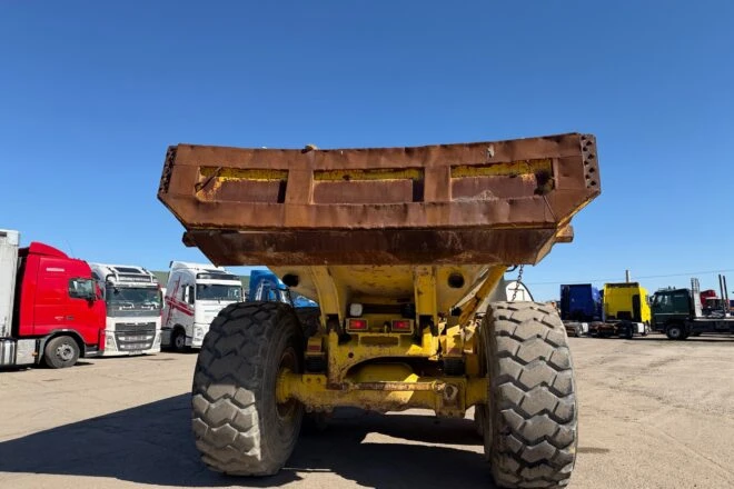 Použitý CATERPILLAR D735 jednostranný vyklápač 6×6 DUMPER, na predaj — foto 5