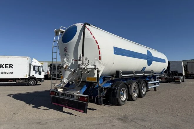 Použitý SPITZER SK2760 CAL 60000 l vyklápacia silo cisterna VIN 877, na predaj
