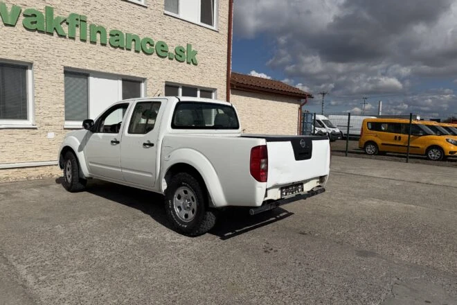 Použitý NISSAN NAVARA pick-up 4x4 diesel 2,5 VIN 96 881, na predaj — foto 4