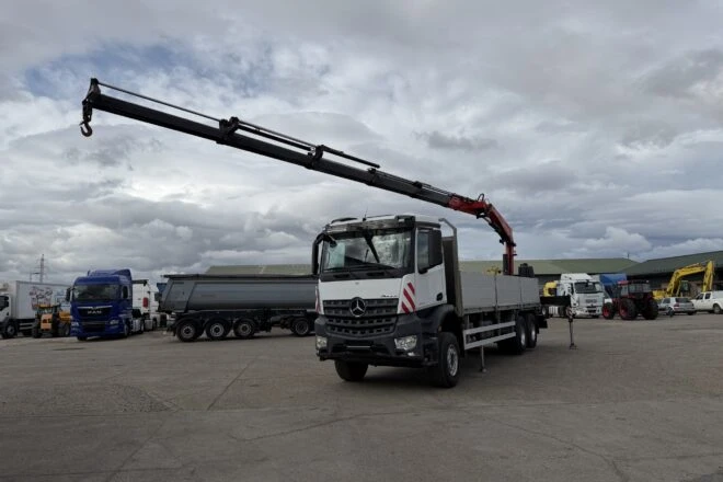 Použitý MERCEDES-BENZ Arocs 2645 6x4 with crane automat VIN 923, na predaj