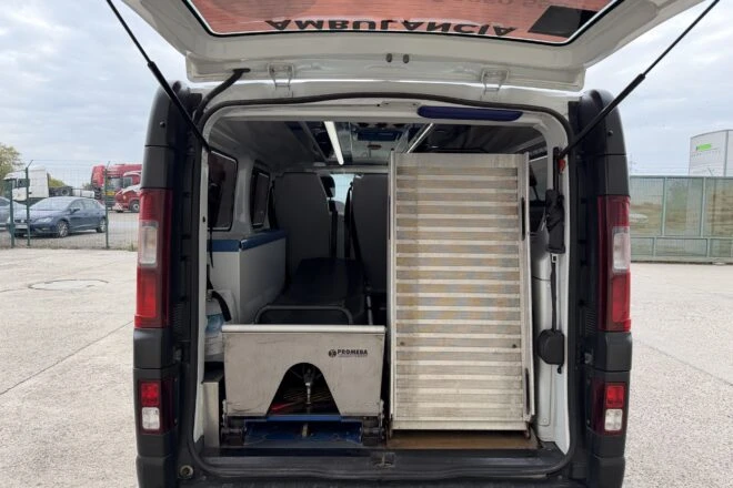 Použitý RENAULT TRAFIC RODRIGUEZ LOPEZ sanitka 1,6 diesel E6b manual 4 seats VIN 340, na predaj — foto 7