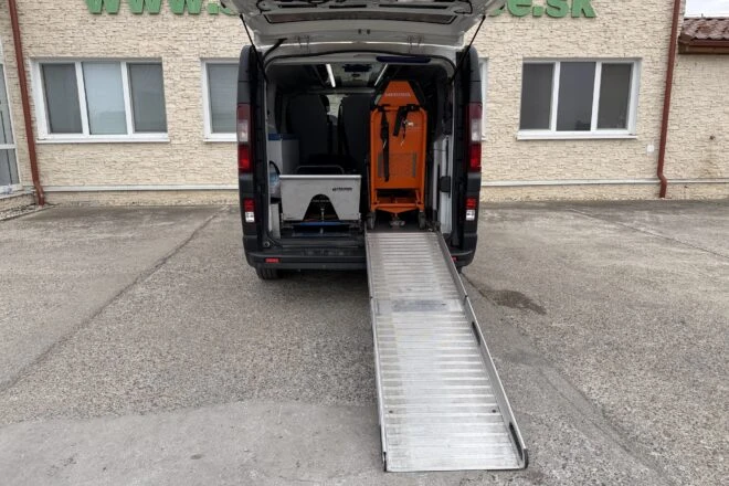 Použitý RENAULT TRAFIC RODRIGUEZ LOPEZ sanitka 1,6 diesel E6b manual 4 seats VIN 340, na predaj — foto 8