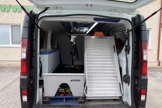 Použitý RENAULT TRAFIC RODRIGUEZ LOPEZ 1,6 diesel sanitka E6b manual 4 seats VIN 298, na predaj — foto 7