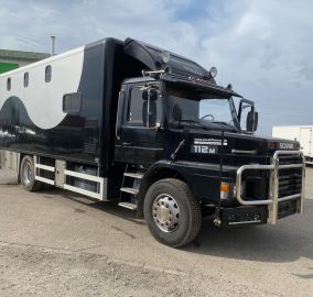 Scania 112M TORPEDO obytné vozidlo na prepravu koní 4x2 automat VIN 629 - slovakfinance.sk