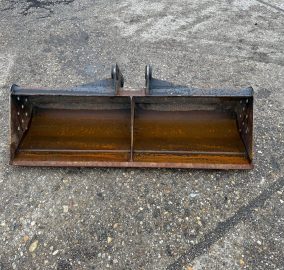 Svahovacia lyžica na traktorbager KOMATSU WB 93