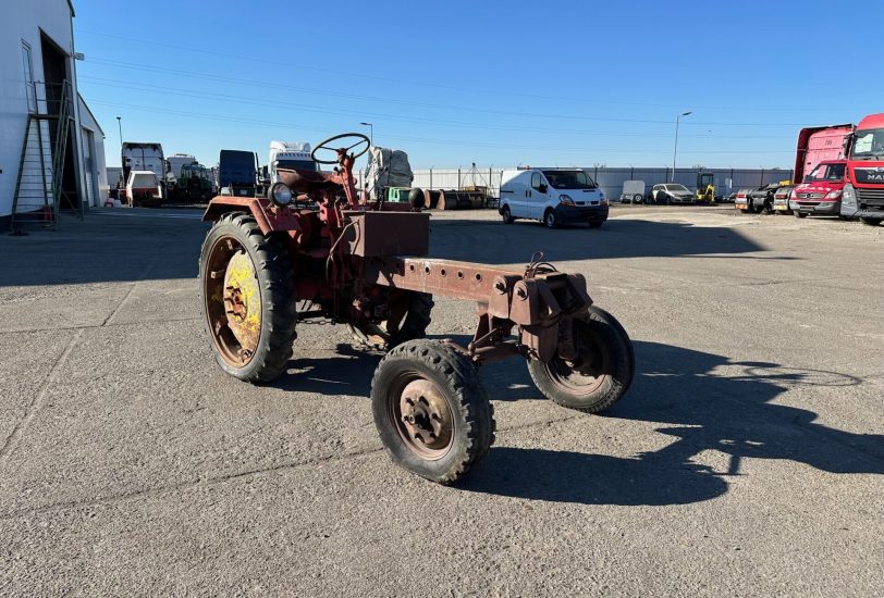 RS 09-2 traktor 4x2 VIN 162 - slovakfinance.sk