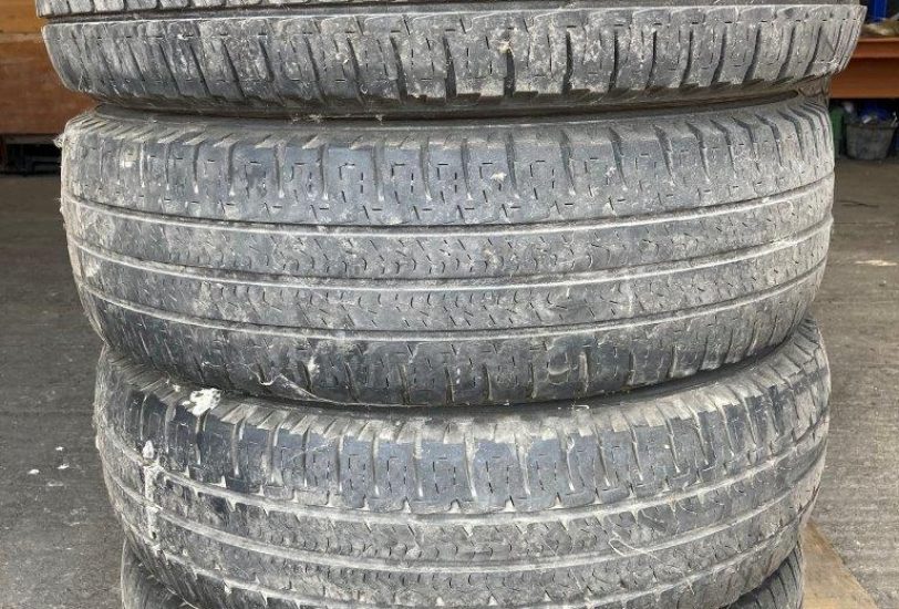 Michelin Agilis 225/75 R16 CP 2 ks dezén 6mm a 2 ks 4mm